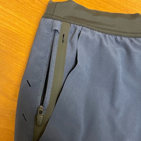 Like New, Men’s Lined Ten Thousand 9” Interval Shorts - Large - Picture 4 of 7